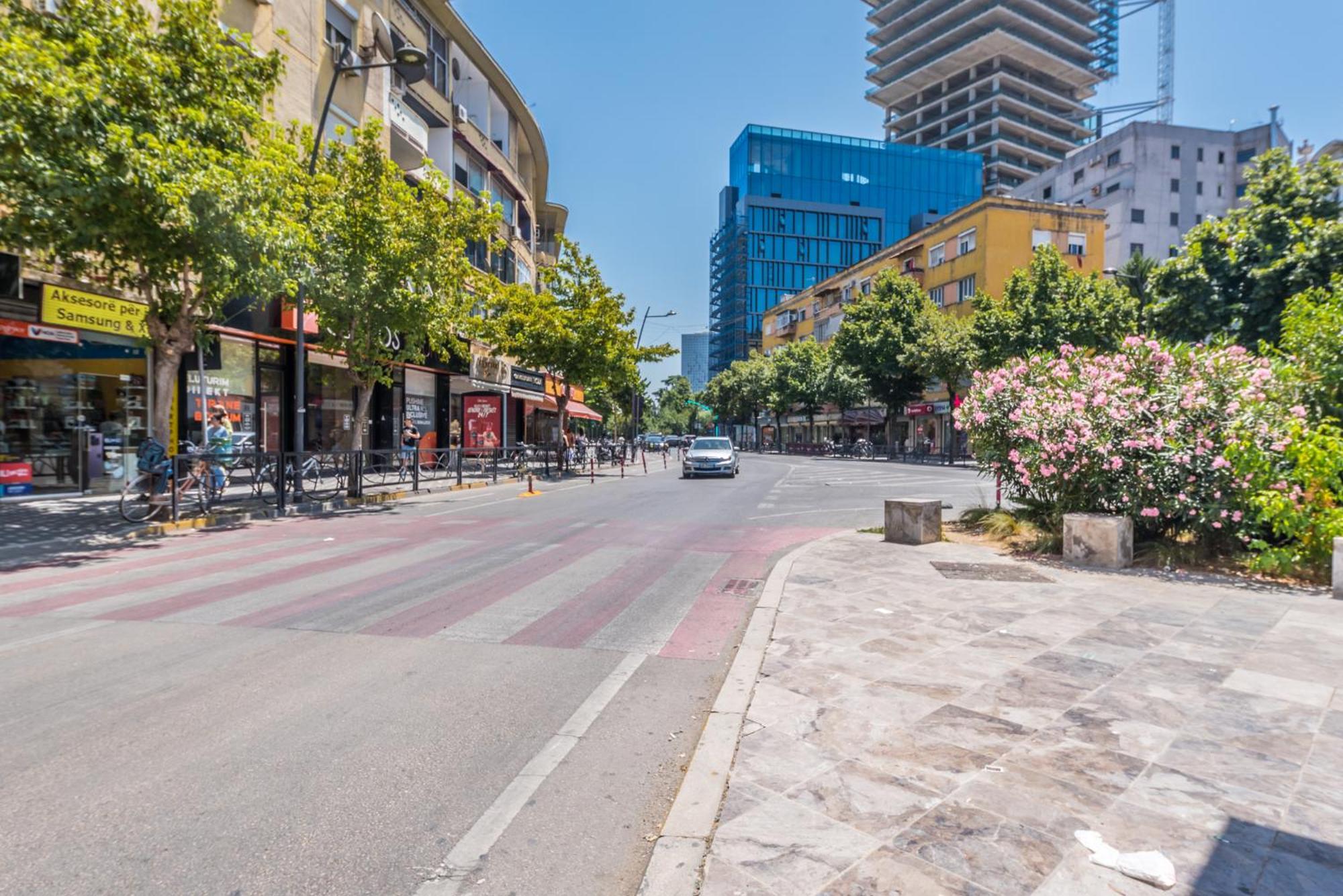 Piazza Luxury Apartments Тирана Екстериор снимка